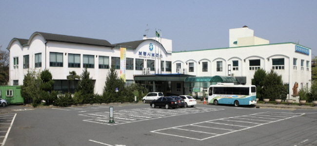 보령시가 저소득층 환자들의 간병 부담을 줄이기 위한 ‘보호자 없는 병원’ 사업을 올해도 지속 운영한다. 보호자가 없는 입원 환자에게 24시간 무료 간병 서비스를 제공해 경제적·심리적 부담을 완화하는 것이 목적이다. (보령시 제공)