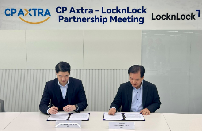 (왼) CP Axtra의 CEO Mr. Tanit Kane Chearavanont / (우) 락앤락 COO 천해우 부사장. ⓒ락앤락