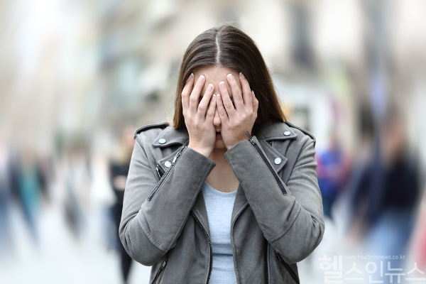 '미주신경성실신'은 갑작스러운 쓰러짐과 경련을 유발하는 자율신경계의 불균형으로, 공황장애나 뇌전증과 혼동될 수 있으며, 대부분 생활 습관 교정으로 관리할 수 있는 질환이다. (클립아트코리아)