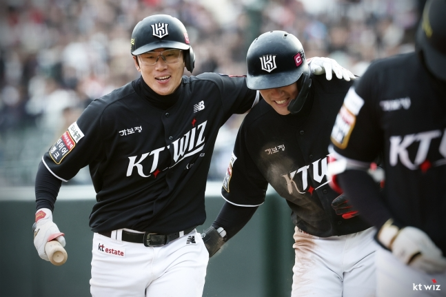 kt 허경민(왼쪽) / 사진=연합뉴스