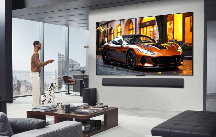 LG전자가 11일 LG사이언스파크서 '2025 LG 올레드·QNED TV 신제품 브리핑'을 진행했다. 사진은 LG 올레드 에보(모델명: M5)가 집 안 공간에 배치된 모습. (사진=LG전자 제공)