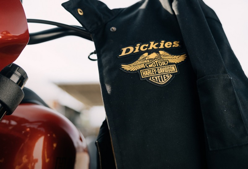 무신사 트레이딩이 전개하는 글로벌 워크웨어 브랜드 디키즈(Dickies)가 전설적인 모터사이클 브랜드 할리데이비슨(Harley-Davidson)과 손잡고 협업 컬렉션을 선보인다. (무신사 제공)