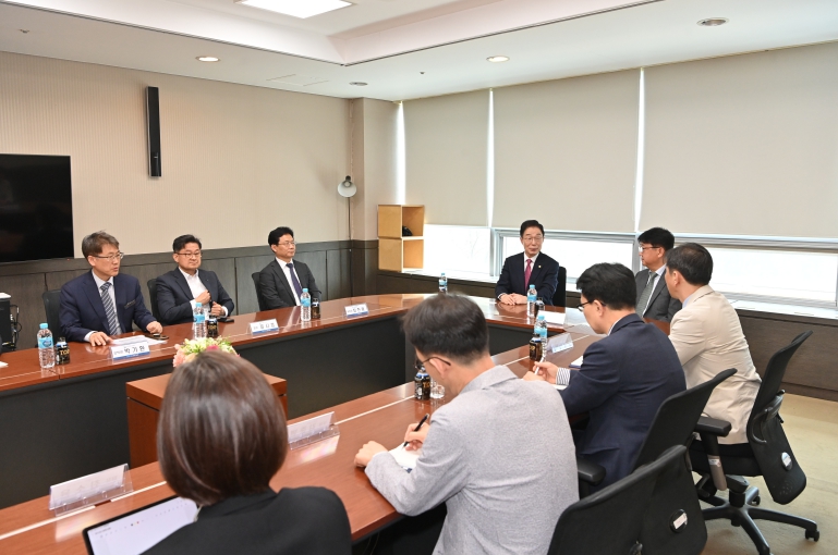 임종식 경북교육감, 나노융합기술원 현장방문...반도체 전문 인력 양성 현장 격려