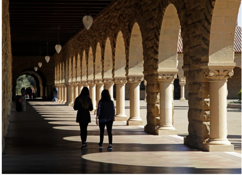 미-중간 관세전쟁이 확산하고 있는 가운데 미국에 유학중인 중국 유학생들의 비자 취소가 잇따르고 있다고 월스트리트저널(WSJ)이 보도했다. 사진=스탠포드대 캠퍼스, WSJ