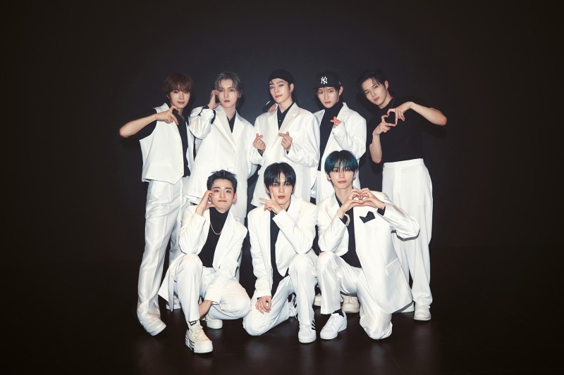 휘브, 신보 ‘BANG OUT’ 팬 쇼케이스 성료…10일 ‘엠카운트다운’ 출격