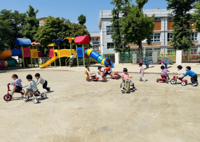 유아 거점형 돌봄 기관