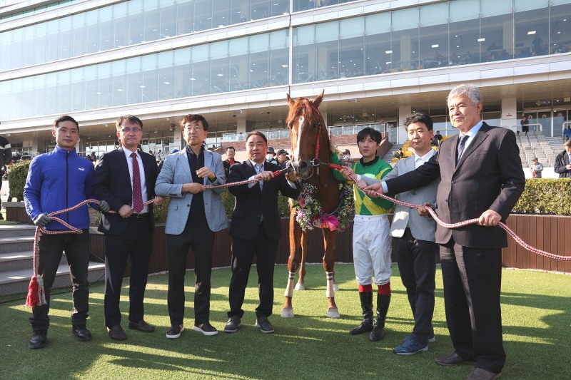 25년4월6일 제21회 KRA컵마일(G2) 단체사진