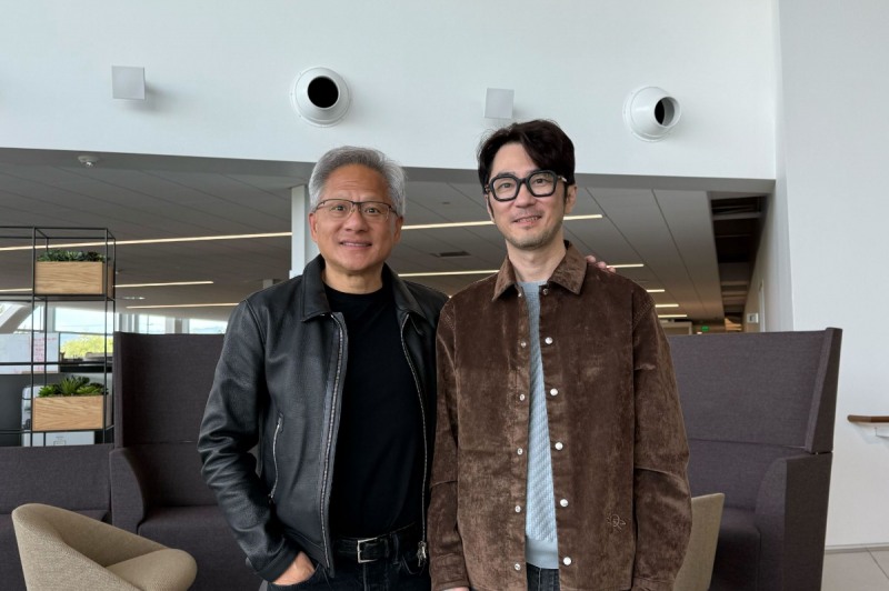엔비디아 젠슨 황 CEO와 만난 크래프톤 김창한 대표(출처=크래프톤 링크드인 페이지).