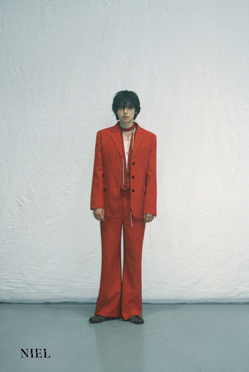 니엘, 'SHE' 첫 번째 콘셉트 포토 공개…독보적 아우라