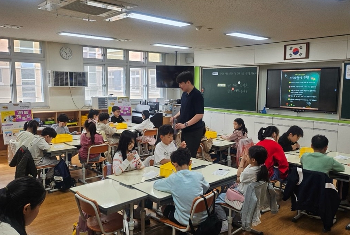 전남초등교과교육연구회 연수회에서 ‘2030교실’ 수업 방향을 모색하기 위한 수업나눔이 진행되고 있다.