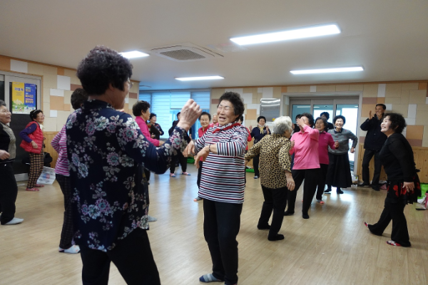 시니어 요가. ⓒ 장흥군