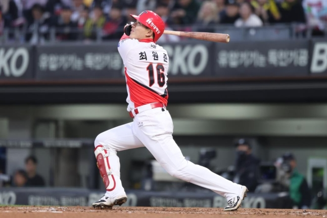 홈런 치는 최원준