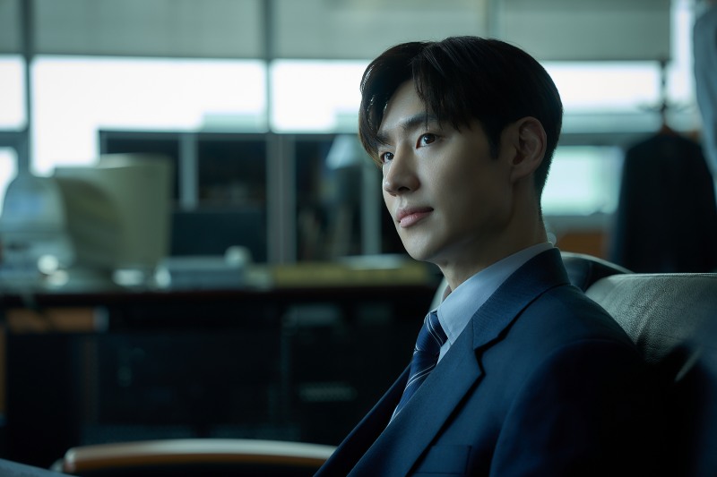 ‘소주전쟁’ 이제훈의 화끈한 변신…최인범 캐릭터 스틸 공개