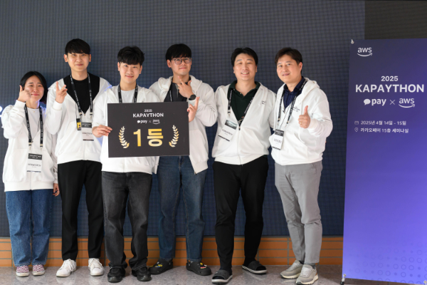 카카오페이가 아마존웹서비스와 협력하여 지난 14일부터 15일까지 사내 AI 해커톤 행사 '2025 카페톤 with AWS'를 성공적으로 개최했다고 16일 밝혔다. ⓒ 카카오페이
