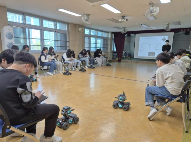 안양과천교육지원청 동안초등학교, AI와 SW로 여는 미래 "AI․SW 창의 융합교육"