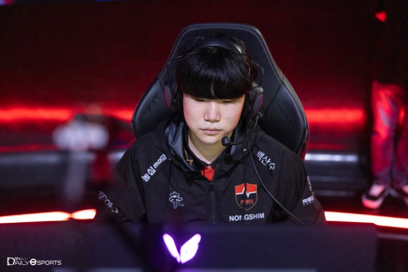 농심 '칼릭스' 선현빈이 T1 전서 선발로 출전한다.