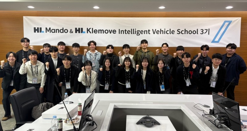 (사진: 한국전파진흥협회와 HL만도&HL클레무브&현대엔지비의 디지털선도기업아카데미 입과식. 제공=한국전파진흥협회)