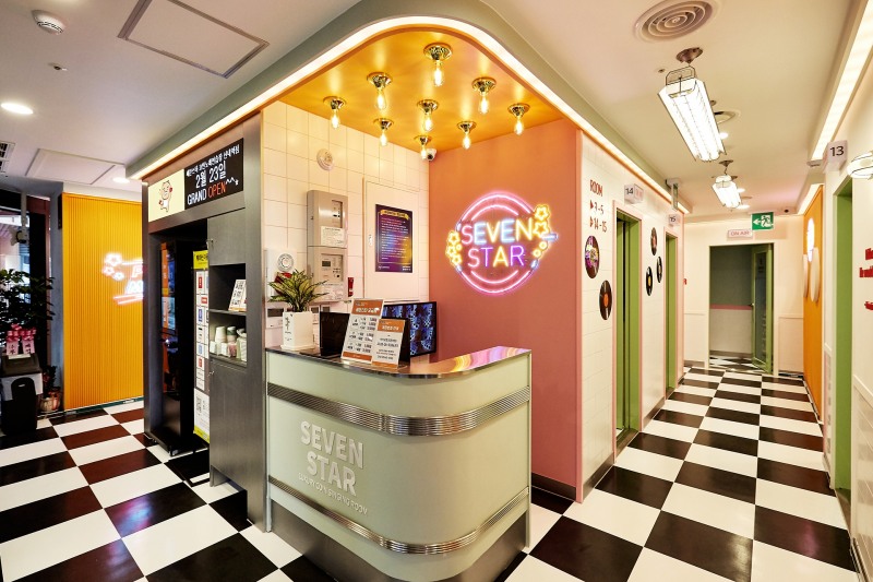 '레트로팝 컨셉 사진'