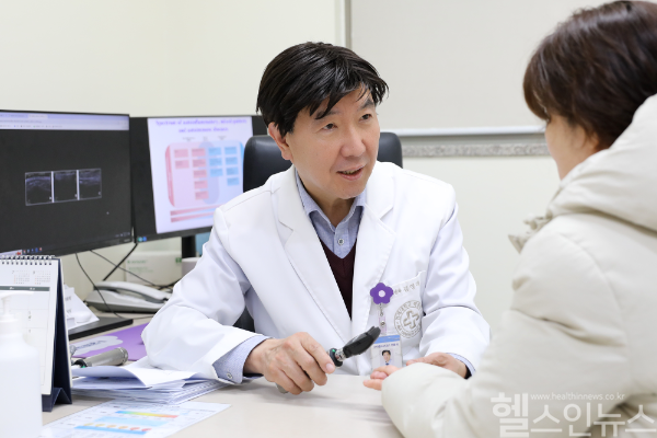 김영대 교수는 성장 과정 중 아이들의 손끝 색깔이 변하거나, 평소와 달리 숨이 차고 위장 문제를 자주 호소한다면 단순 질병으로 간과하지 말고 소아 류마티스 전문의에게 진료받아야 한다고 조언했다. (일산백병원 제공)