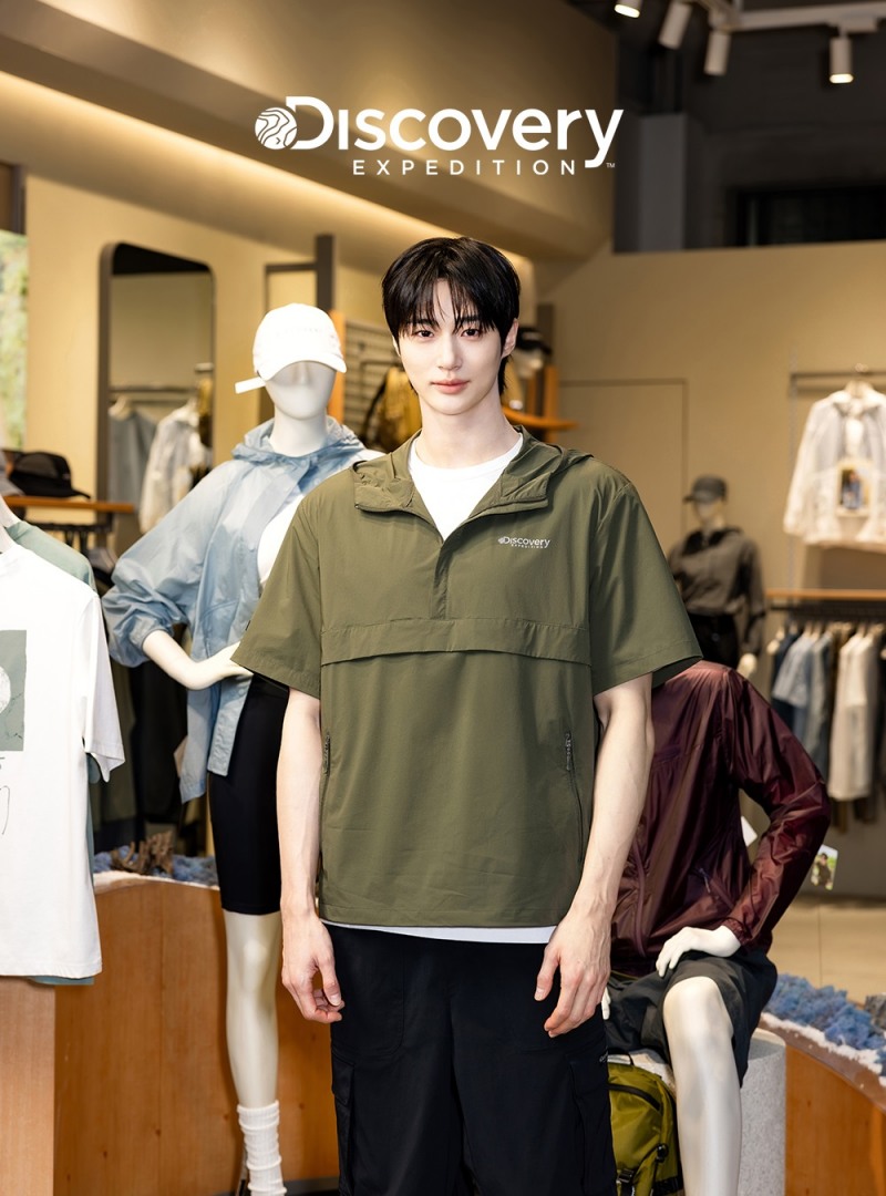 디스커버리 익스페디션 앰버서더 변우석, 새롭게 오픈한 디스커버리 명동점 방문