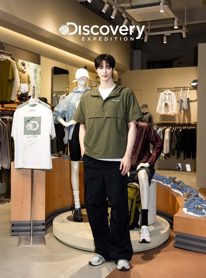 디스커버리 익스페디션 앰버서더 변우석, 새롭게 오픈한 디스커버리 명동점 방문