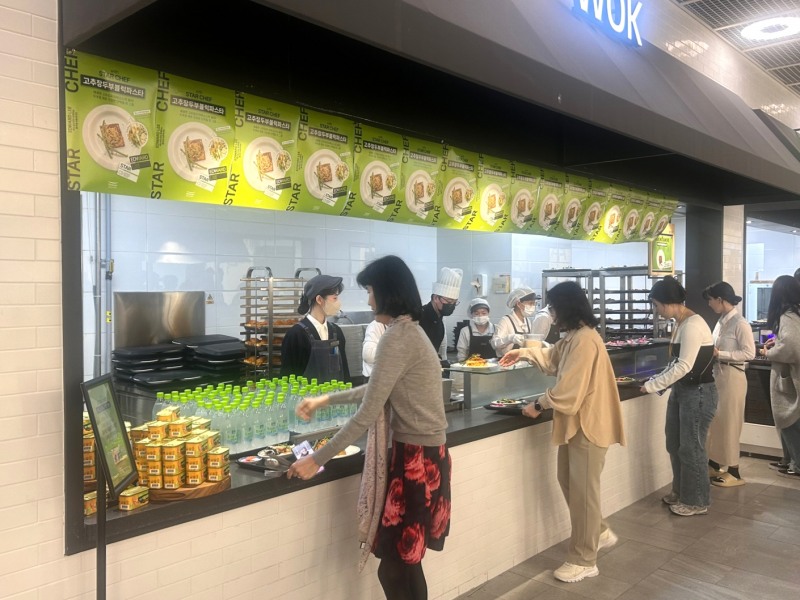 풀무원푸드앤컬처, 급식 사업장에서 스타 셰프 에드워드 리와 특별 메뉴 이벤트