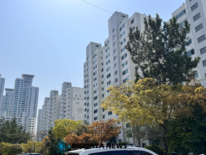 대우마리나1·2차 아파트 재건축 사업이 충족요건을 갖추지 못 한 '조합 방식' 대신 빠르고 투명한 '신탁 방식'으로 사실상 방향을 틀었다. 사진=빅데이터뉴스