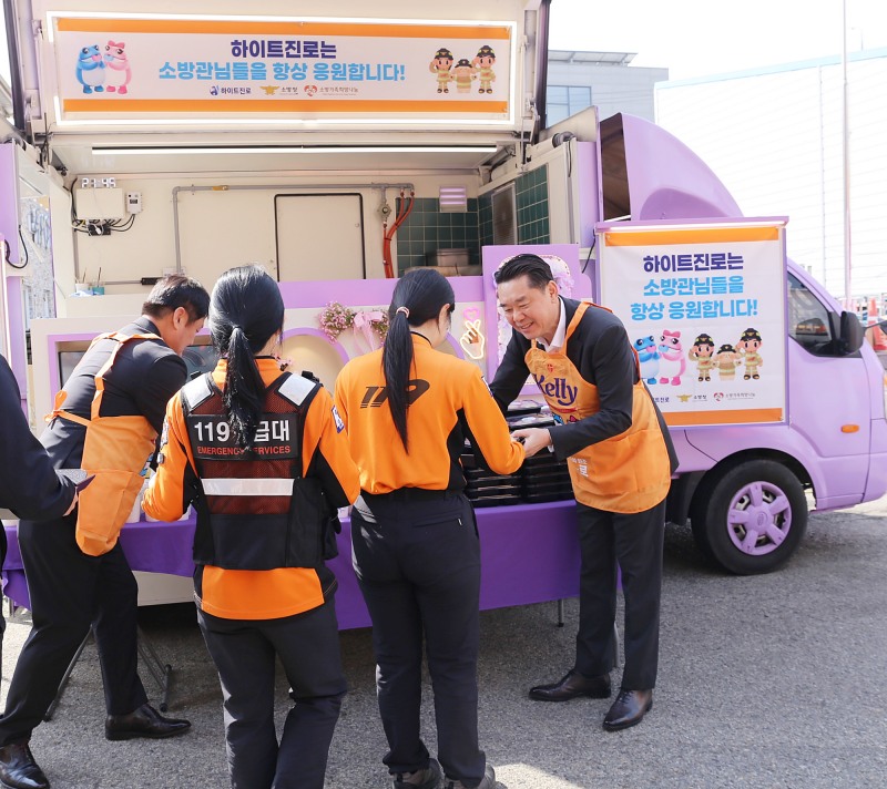 하이트진로, 전국 소방서 대상 ‘감사의 간식차’ 올해도 달린다