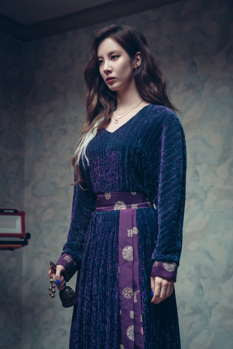 ‘거룩한 밤: 데몬 헌터스’ 퇴마사 서현의 화려하고 신비로운 스타일링 공개