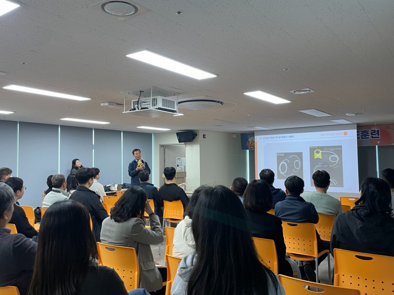 안전보건공단 경남동부지사는 17일 김해시 관내 밀폐공간 작업장 관계자를 대상으로 밀폐공간 질식재해예방 교육을 실시했다./안전보건공단 경남동부지사