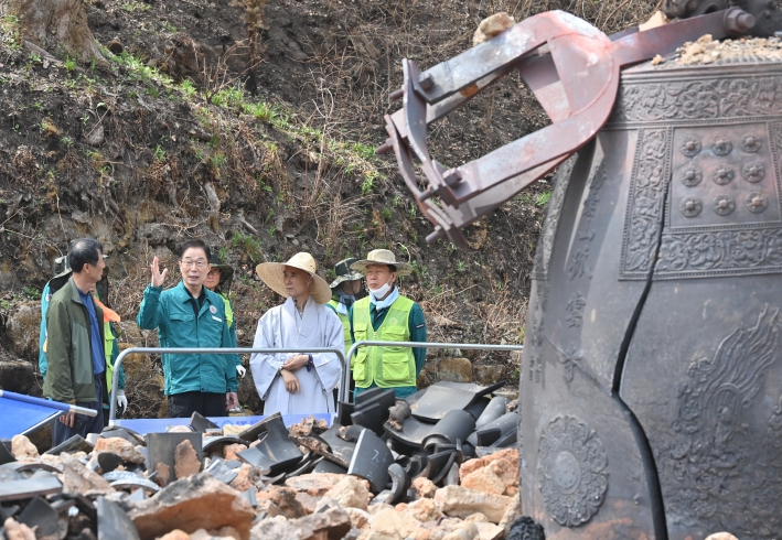 경북교육청, 산불 피해 본 천년고찰 의성 고운사에서 봉사활동 펼쳐!