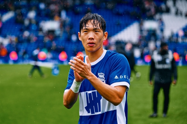 버밍엄에서 유럽프로축구 데뷔전을 치른 이명재.