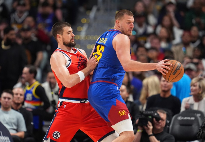 공격하는 니콜라 요키치.