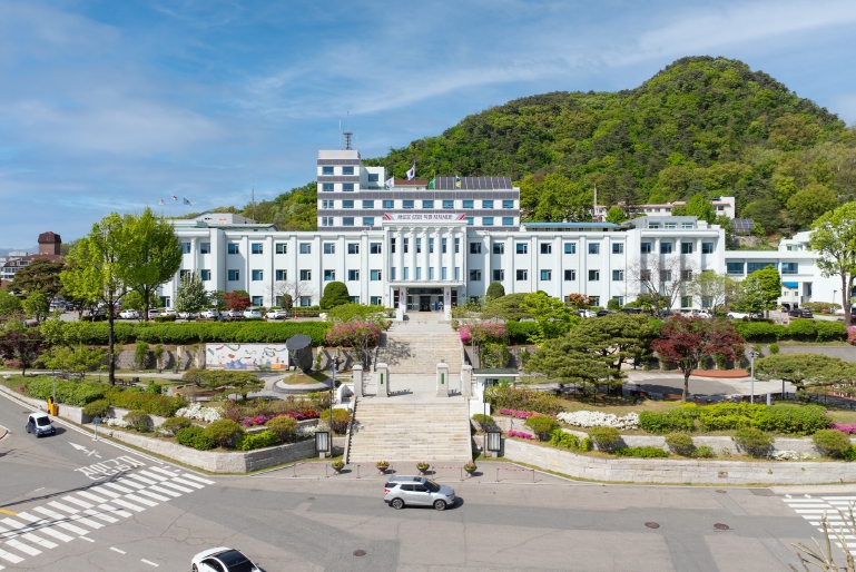 강원특별자치도가 도내 청년근로자의 경제적 자립과 자산 형성을 지원하고, 지역 기업의 고용 안정 및 장기 재직을 유도하기 위한 ‘2025년 청년 디딤돌 2배 적금’ 지원사업을 시행한다. (강원특별자치도 제공)