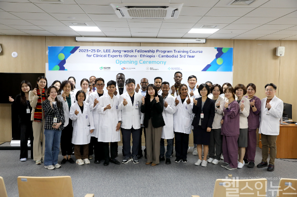 일산백병원이 가나와 에티오피아, 캄보디아 의료진 12명을 초청해 4개월간 한국 의료를 전수한다. (일산백병원 제공)
