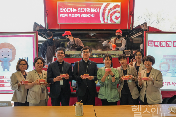 찾아가엽 이벤트(박서영 신규간호사, 우측에서 4번째) (국제성모병원 제공)