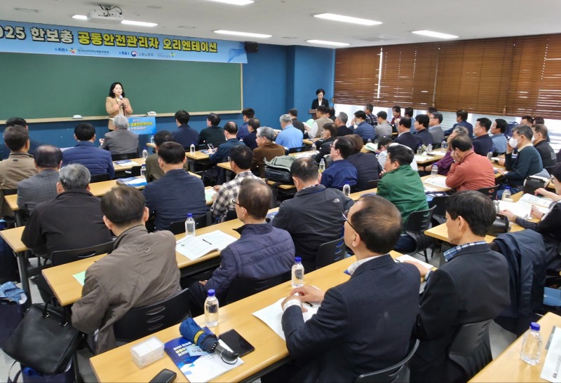 정혜선 한국보건안전단체총연합회 회장이 지난 16일 서울 영등포구 리드원 지식산업센터 교육장에서 열린 2025년도 제1차 공동안전관리자 오리엔테이션에서 발언하고 있다./한국보건안전단체총연합회