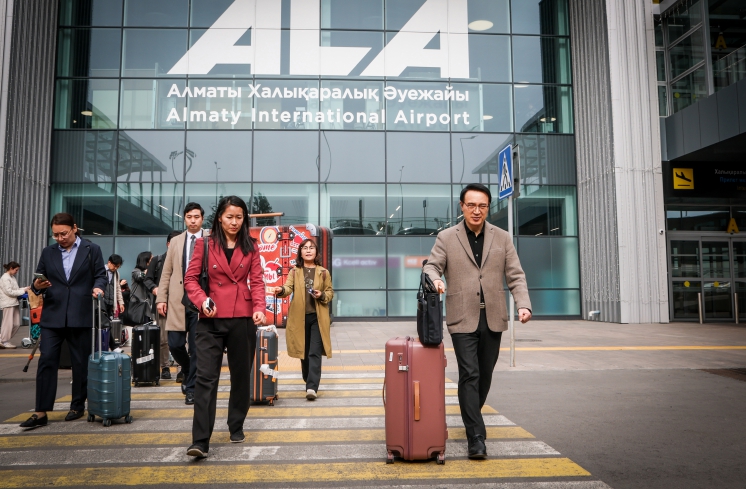 카자흐스탄 알마티 공항 도착