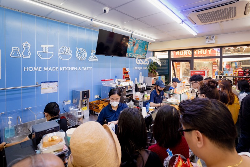 GS리테일이 운영하는 편의점 GS25가 베트남 하노이에서 가파른 성장세를 보이며 ‘K-편의점’ 브랜드의 영향력을 확장하고 있다. (GS25 제공)