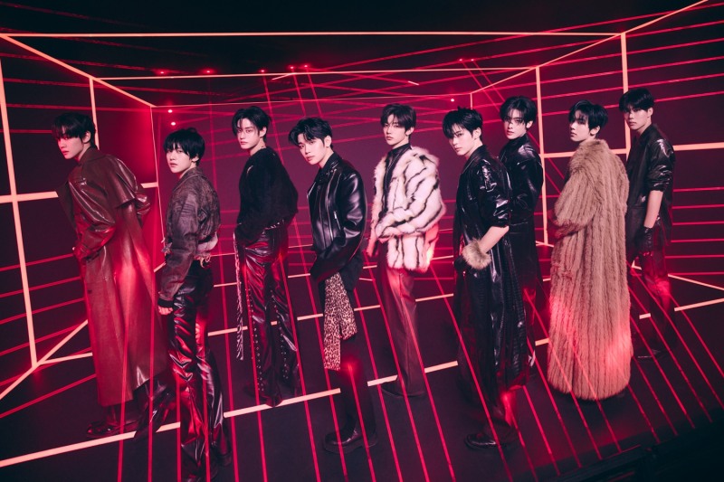 제로베이스원, 美 빌보드 차트 28위…K팝 신화 쓴다