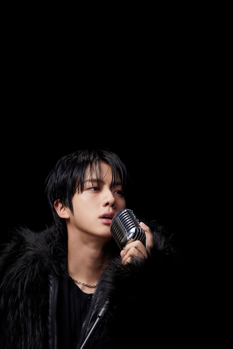 BTS 진, 미니 2집 3차 콘셉트 포토 공개…관능적 록스타 면모 과시