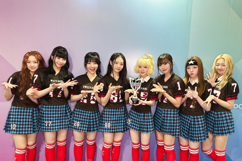 '쇼! 챔피언' 유니스, 미니 2집 'SWICY'로 데뷔 첫 1위 ‘등극’