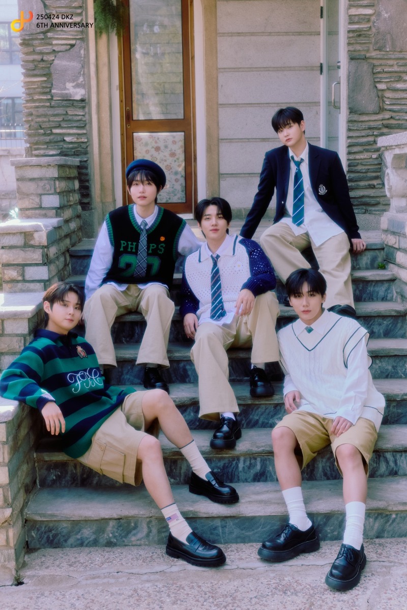 DKZ, 데뷔 6주년 이미지 공개…‘청량+풋풋’ 매력