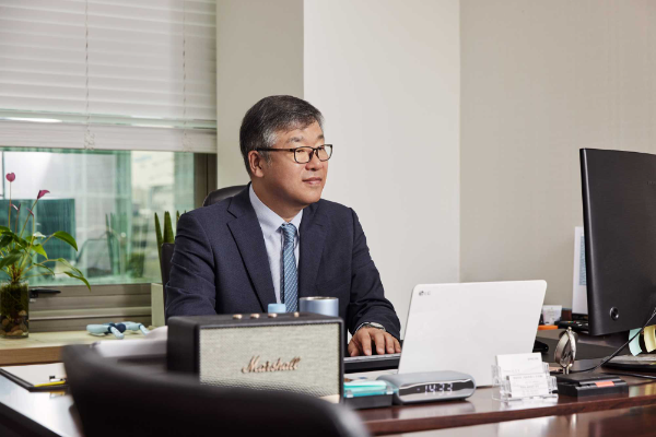 민경철 변호사, ‘대한민국 가치경영대상’ 성범죄 전문 법률서비스 수상