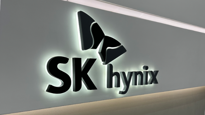 SK하이닉스 이천사업장 내 회사 상징. ⓒSK하이닉스