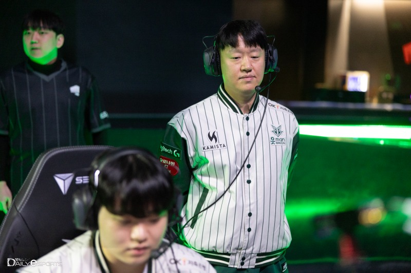 OK 저축은행 브리온 최우범 감독