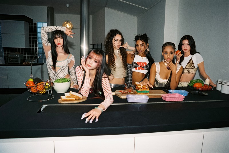 캣츠아이, 새 싱글 'Gnarly' 콘셉트 포토 공개… 과감한 의상에 강렬한 눈빛