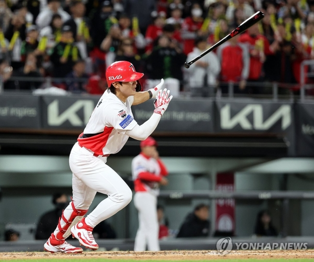 'MVP 부활·외인 에이스 호투' KIA, 2만 관중 앞 LG 제압... 김도영 홈런으로 3연패 탈출