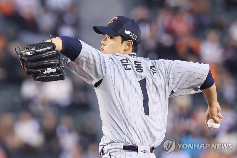'4볼넷 32탈삼진' 진화하는 문동주, 한화의 미래를 밝히다
