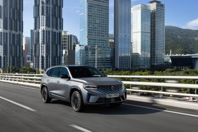 르노 그랑 콜레오스 주행사진